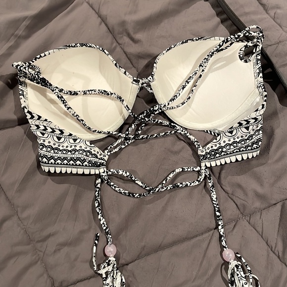 Victoria’s Secret bikini swim top. 34D - Picture 4 of 7